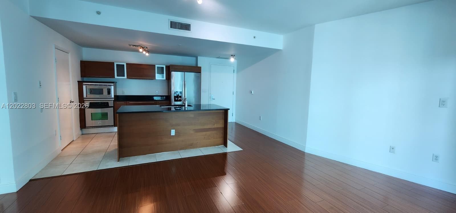 1900 N Bayshore Dr 3717 photo 2