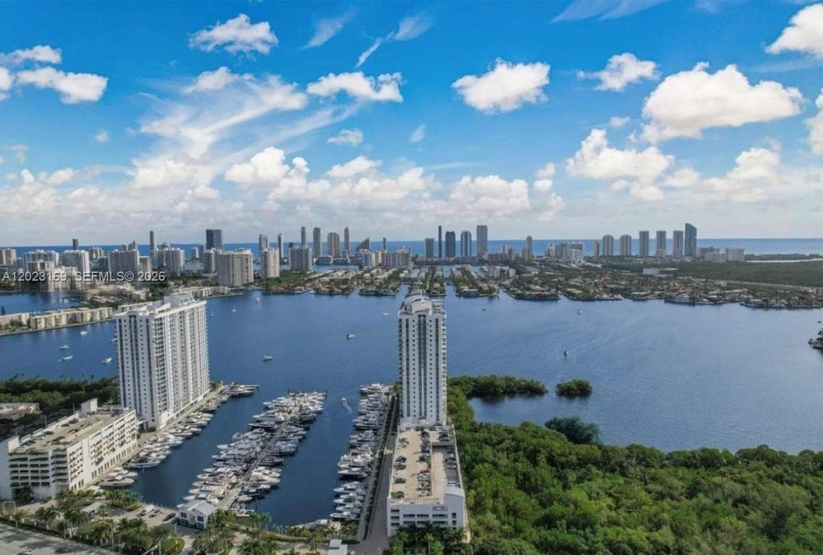 17111 Biscayne Blvd 2209 photo 24