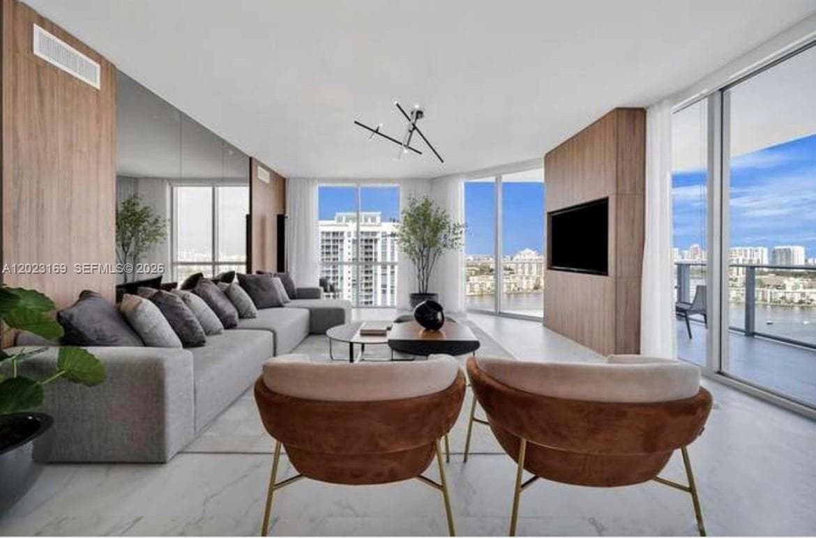 17111 Biscayne Blvd 2209 photo 4