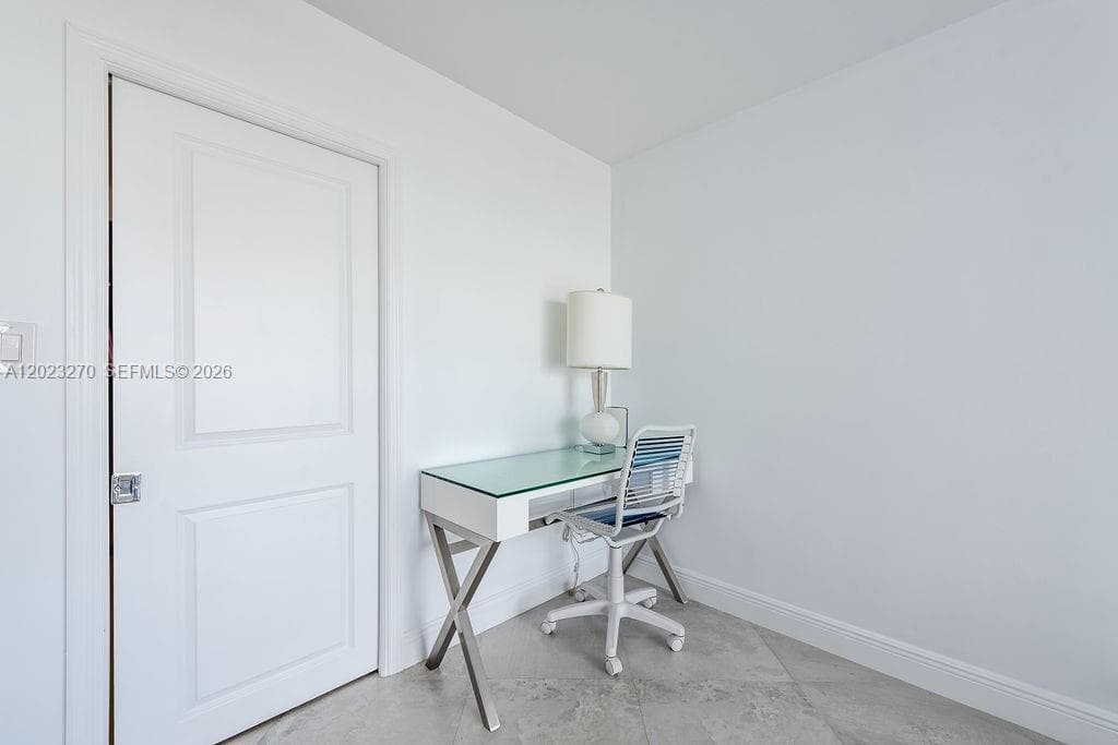 600 Parkview Dr 829 photo 18