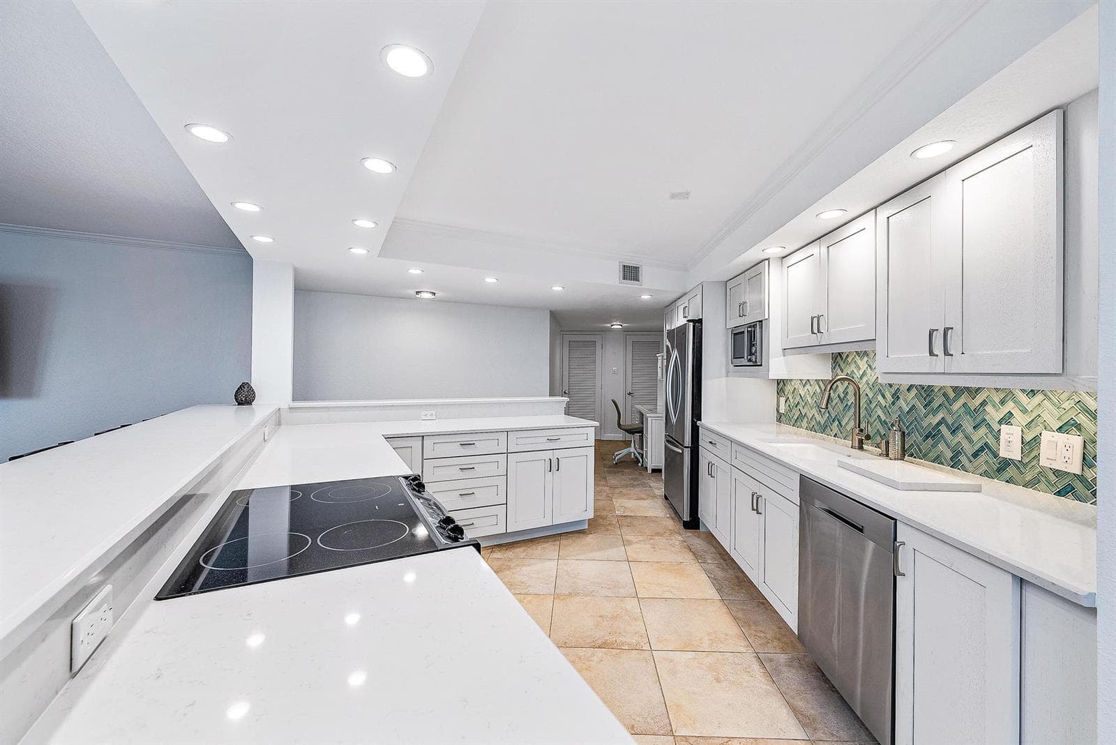 5420 N Ocean Drive 305 photo 10