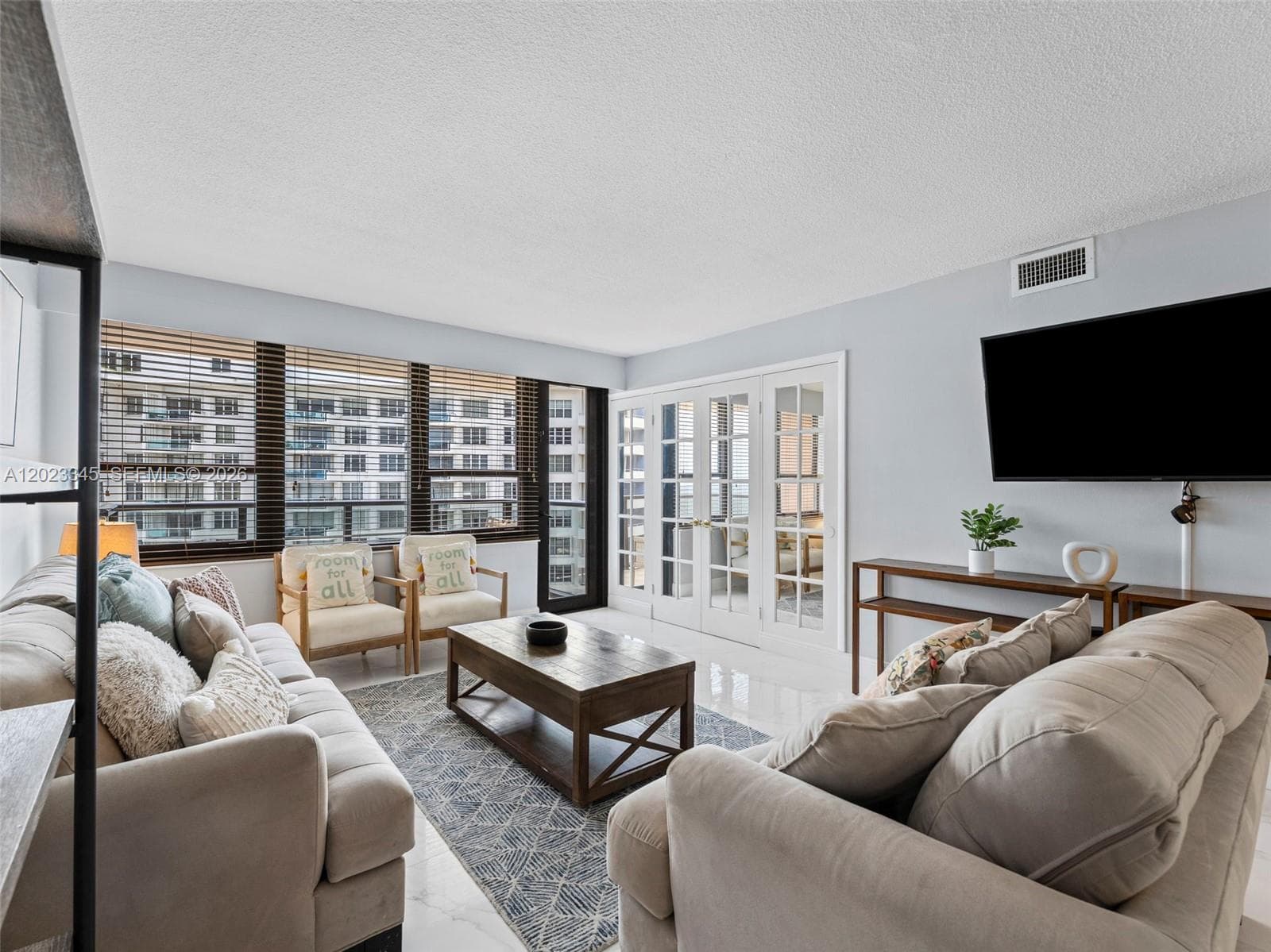 5225 Collins Ave 1509 photo 2