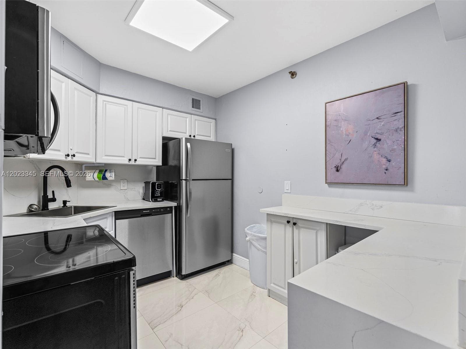 5225 Collins Ave 1509 photo 4