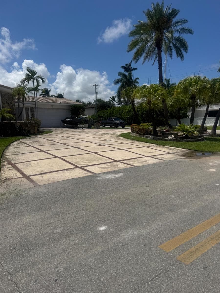 600 Hibiscus Drive photo 1