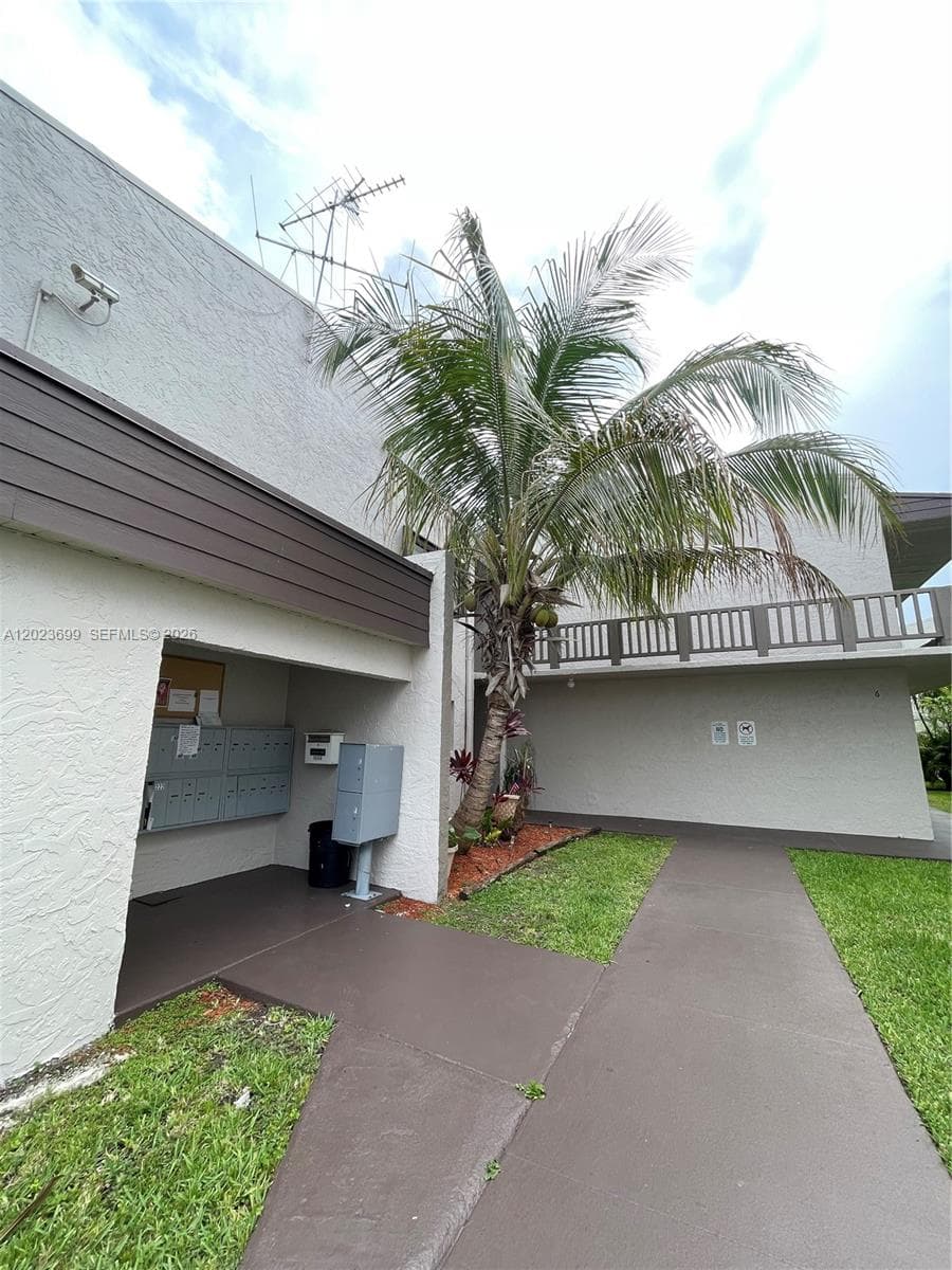 10370 SW 220th St 224 photo 7