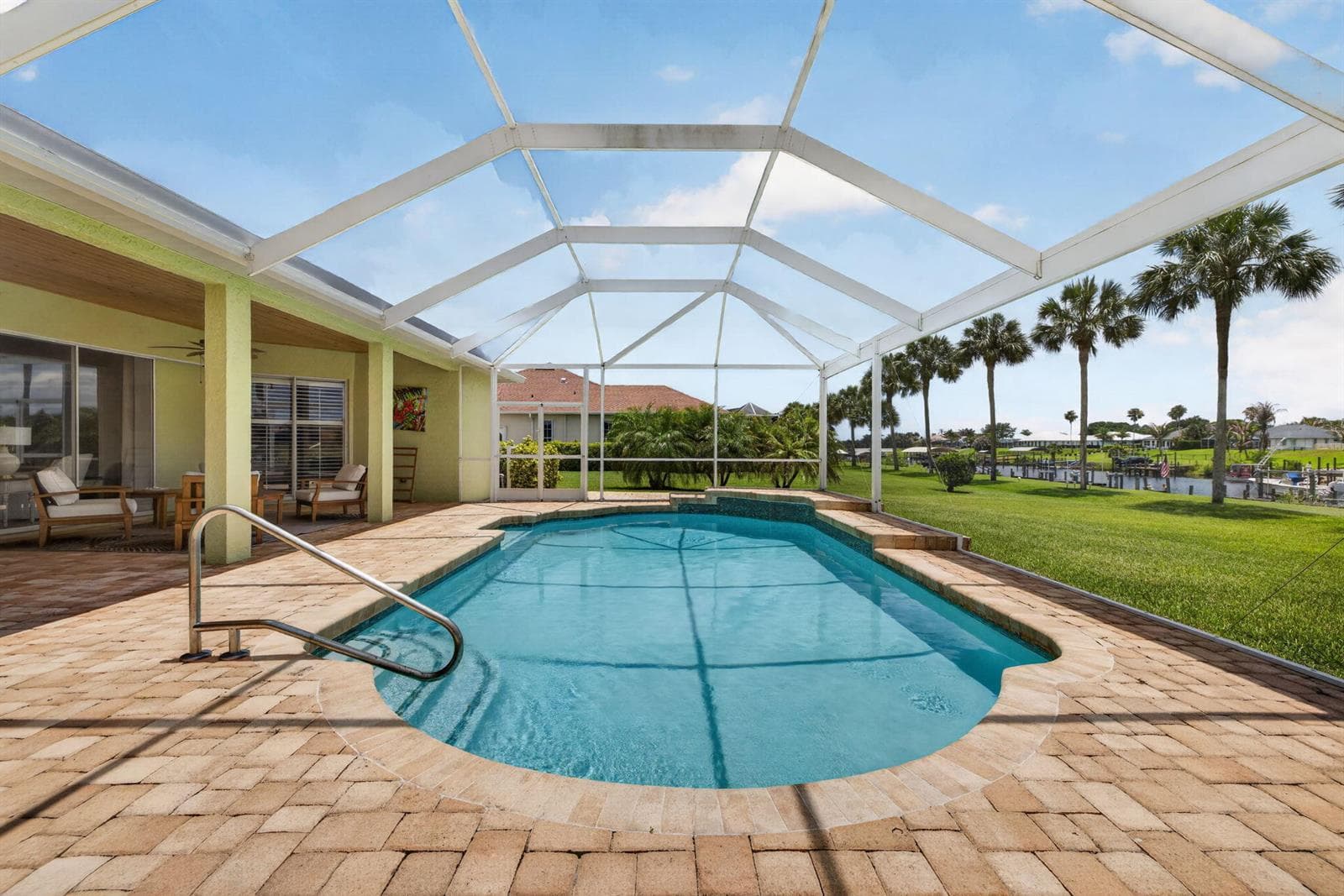 2632 SW River Shore Drive photo 3