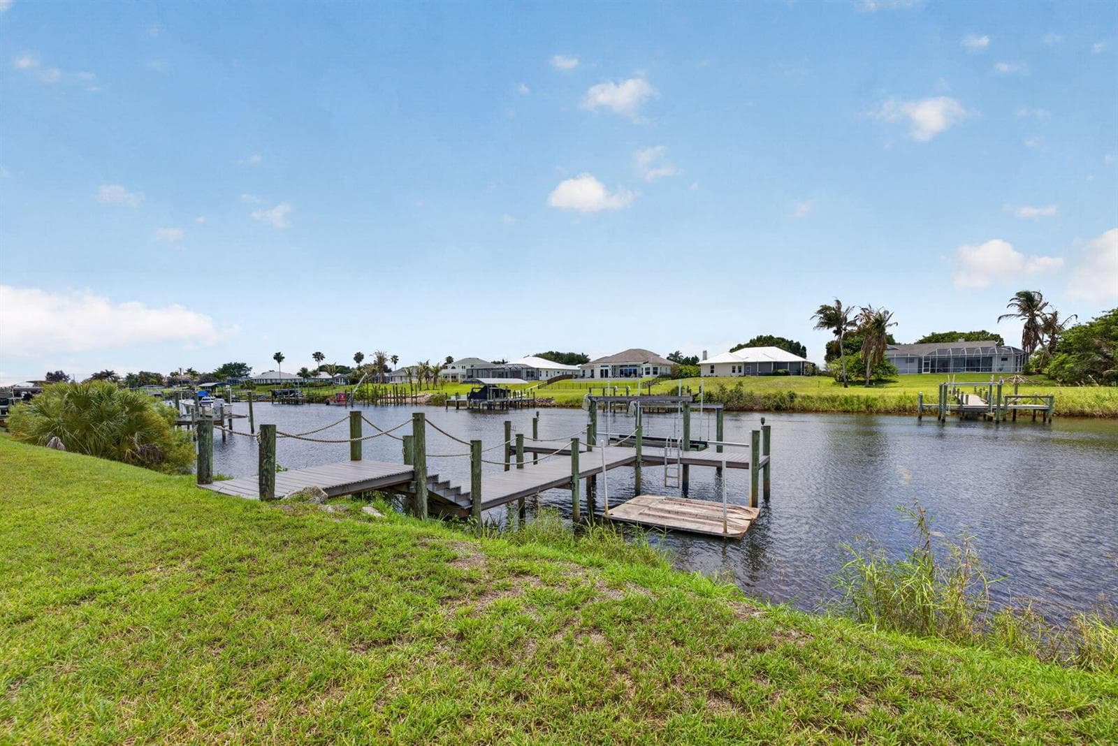 2632 SW River Shore Drive photo 5