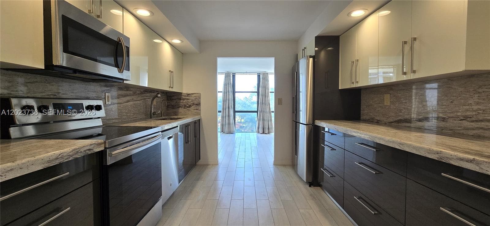 800 Parkview Dr 430 photo 14
