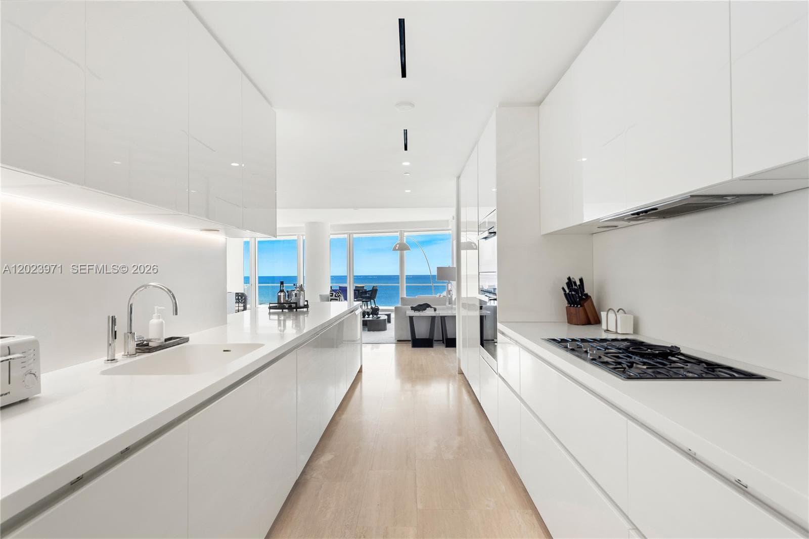 9001 Collins Ave S-509 photo 4
