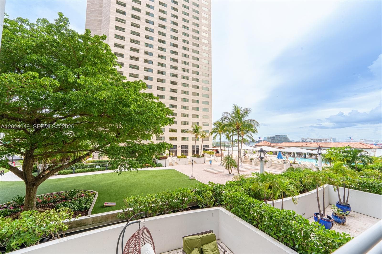 335 S Biscayne Blvd 802 photo 3