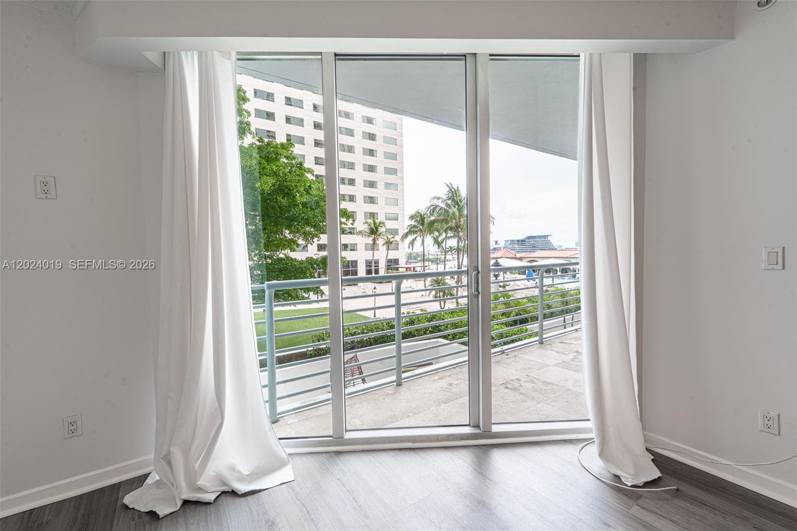 335 S Biscayne Blvd 802 photo 8