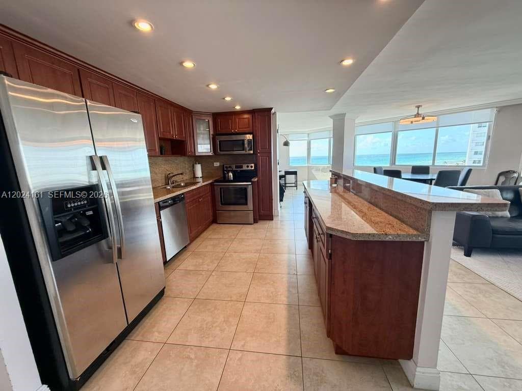 7135 Collins Ave 815 photo 3