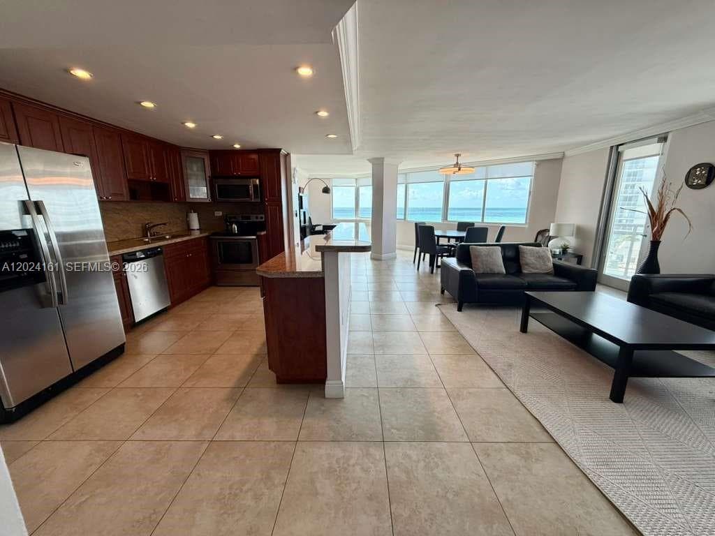 7135 Collins Ave 815 photo 4