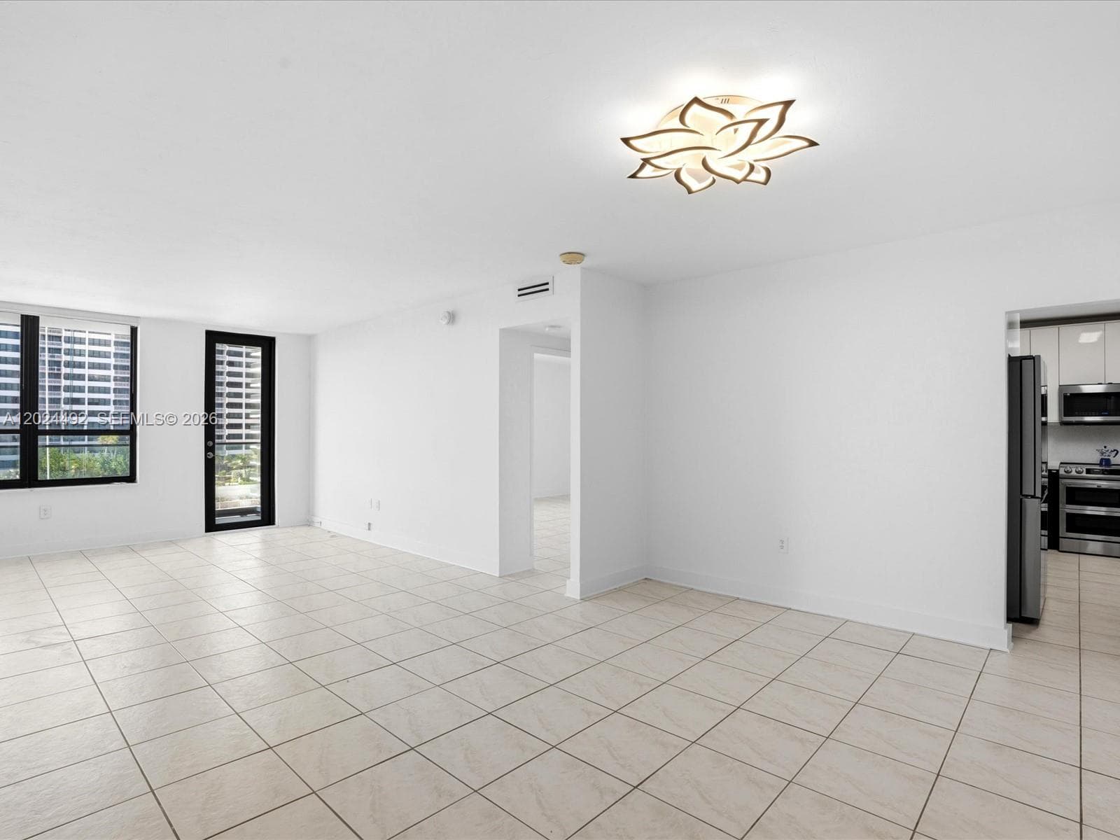 10185 Collins Ave 703 photo 2