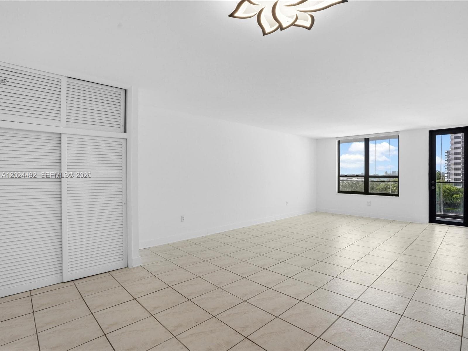 10185 Collins Ave 703 photo 3