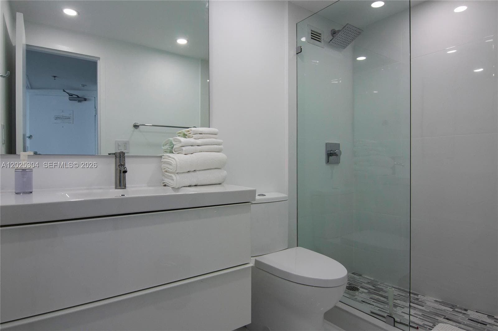 5445 Collins Ave 1730 photo 10