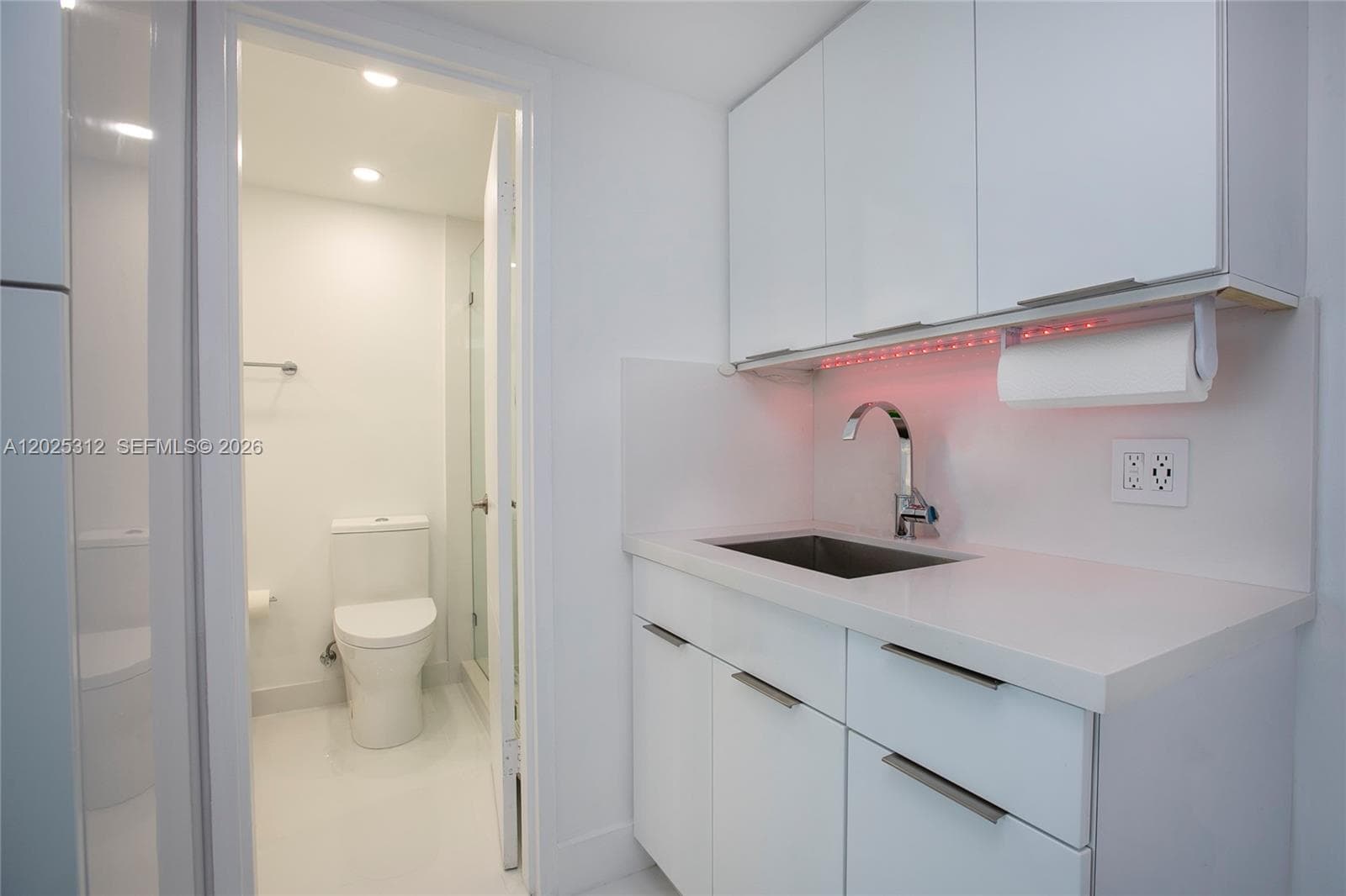 5445 Collins Ave 1232 photo 10
