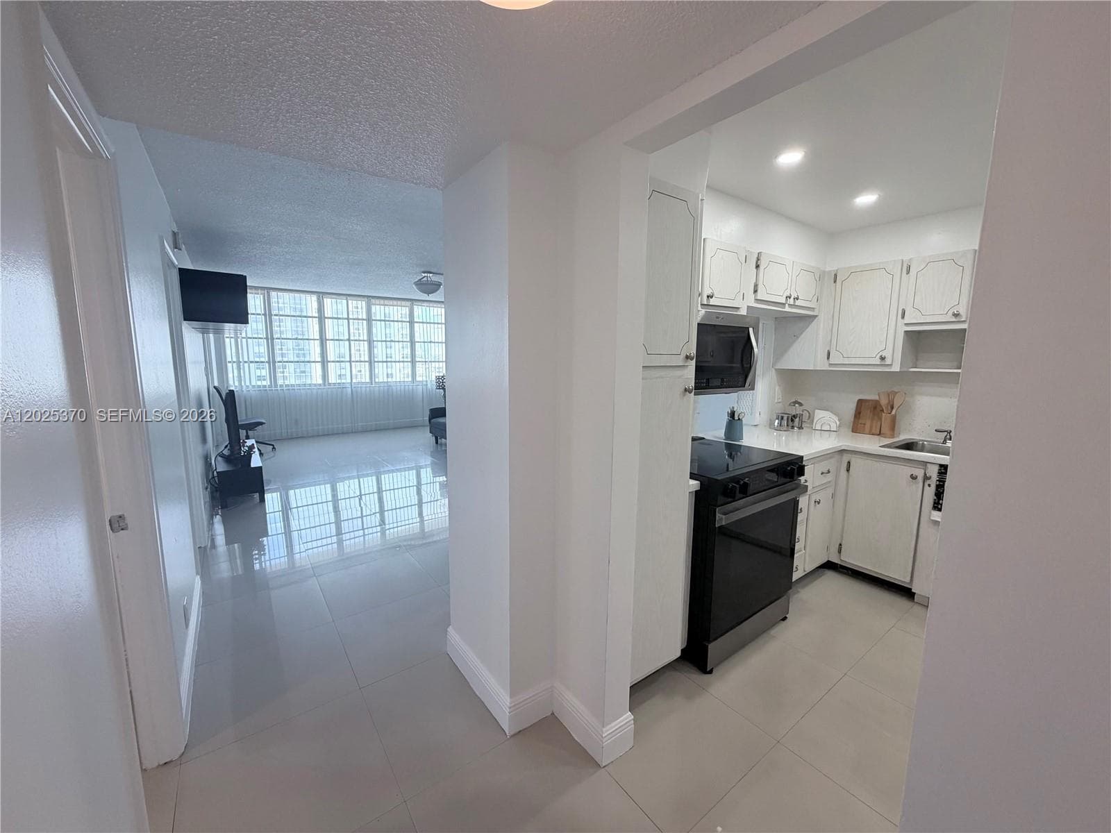 1825 S Ocean Dr 611 photo 8