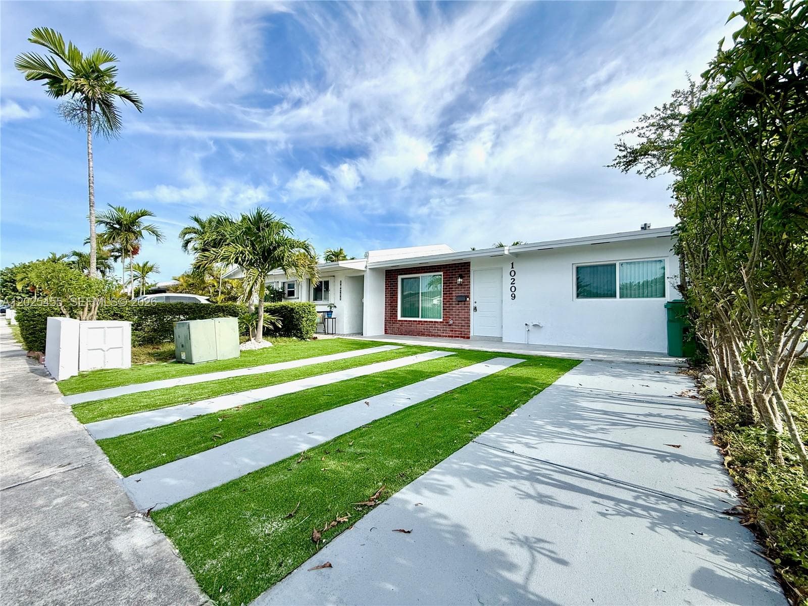 10209 SW 20th Ter photo 2