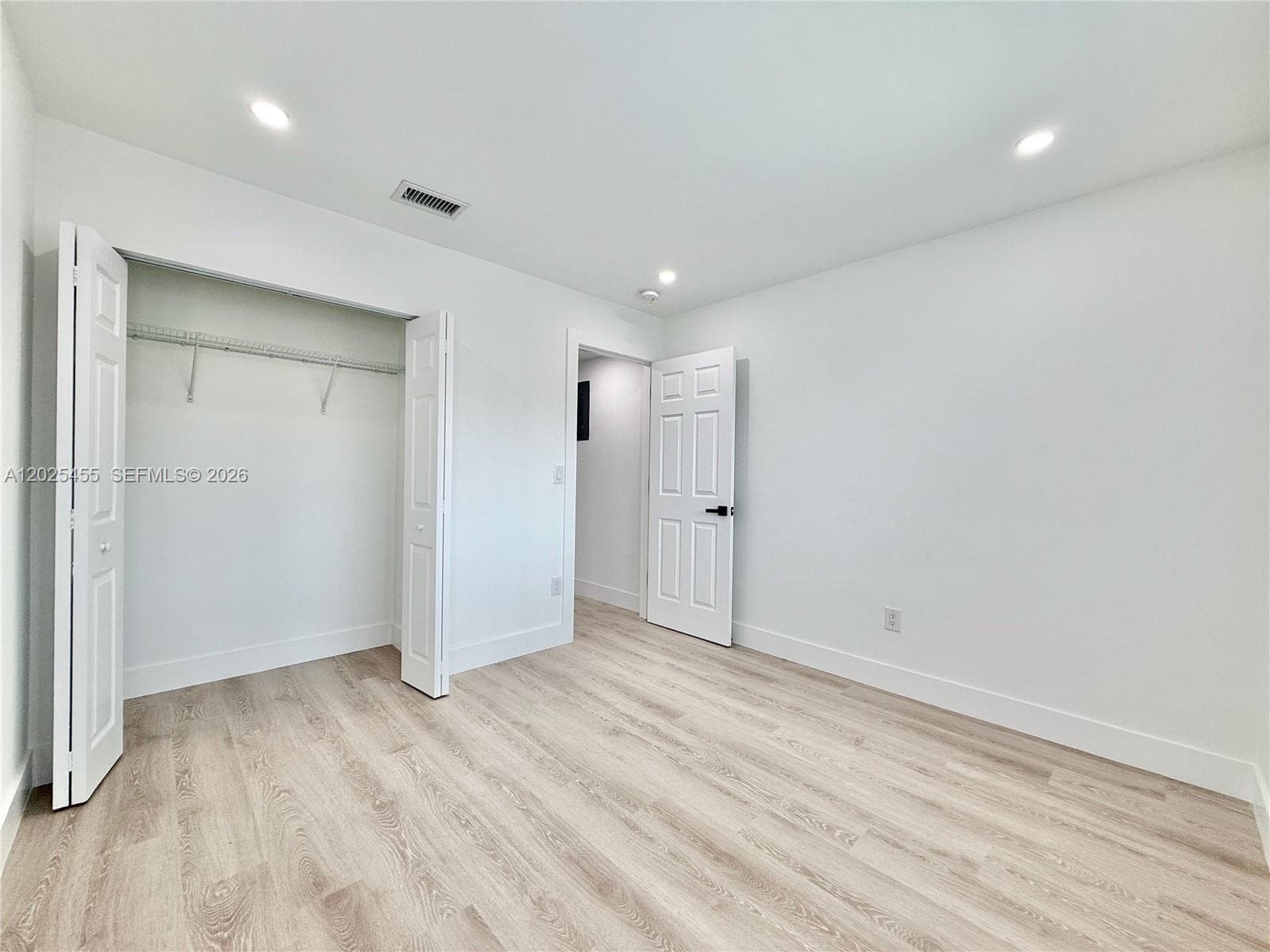 10209 SW 20th Ter photo 16