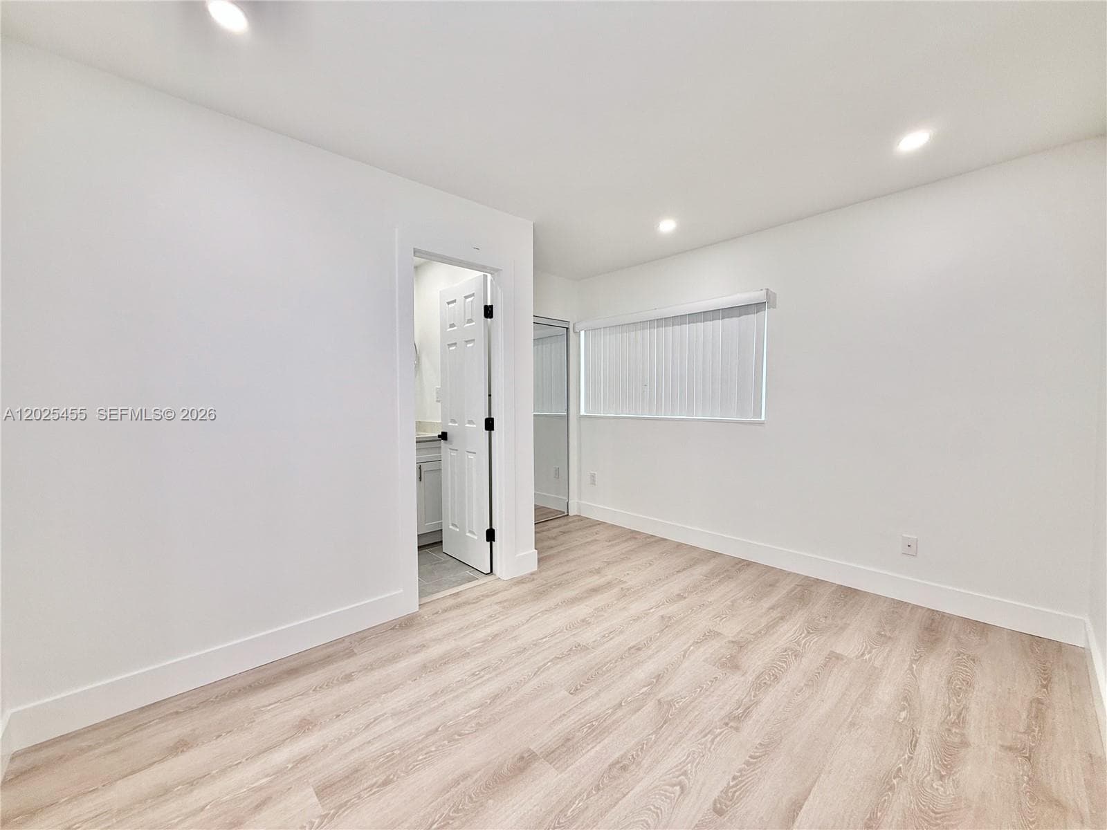 10209 SW 20th Ter photo 12