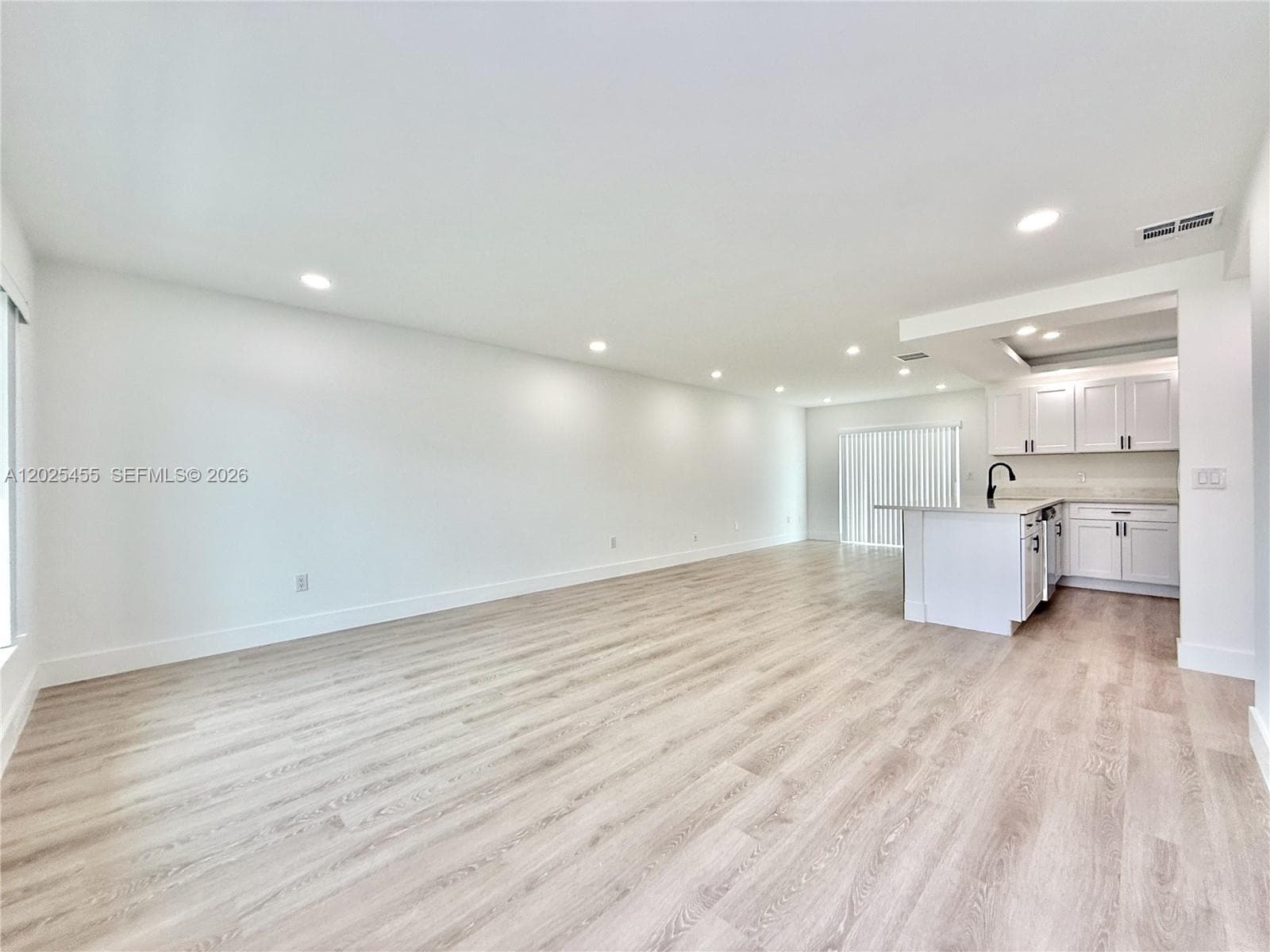 10209 SW 20th Ter photo 5