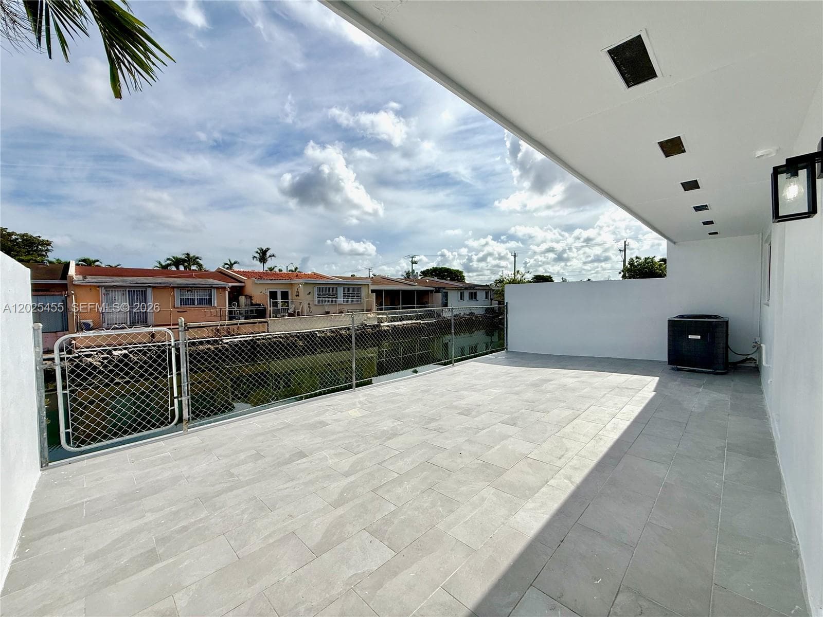 10209 SW 20th Ter photo 19