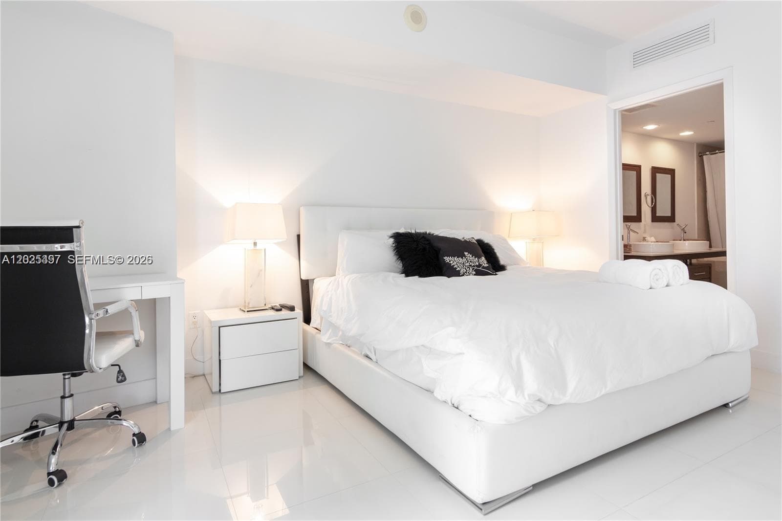 485 Brickell Ave 2006 photo 23