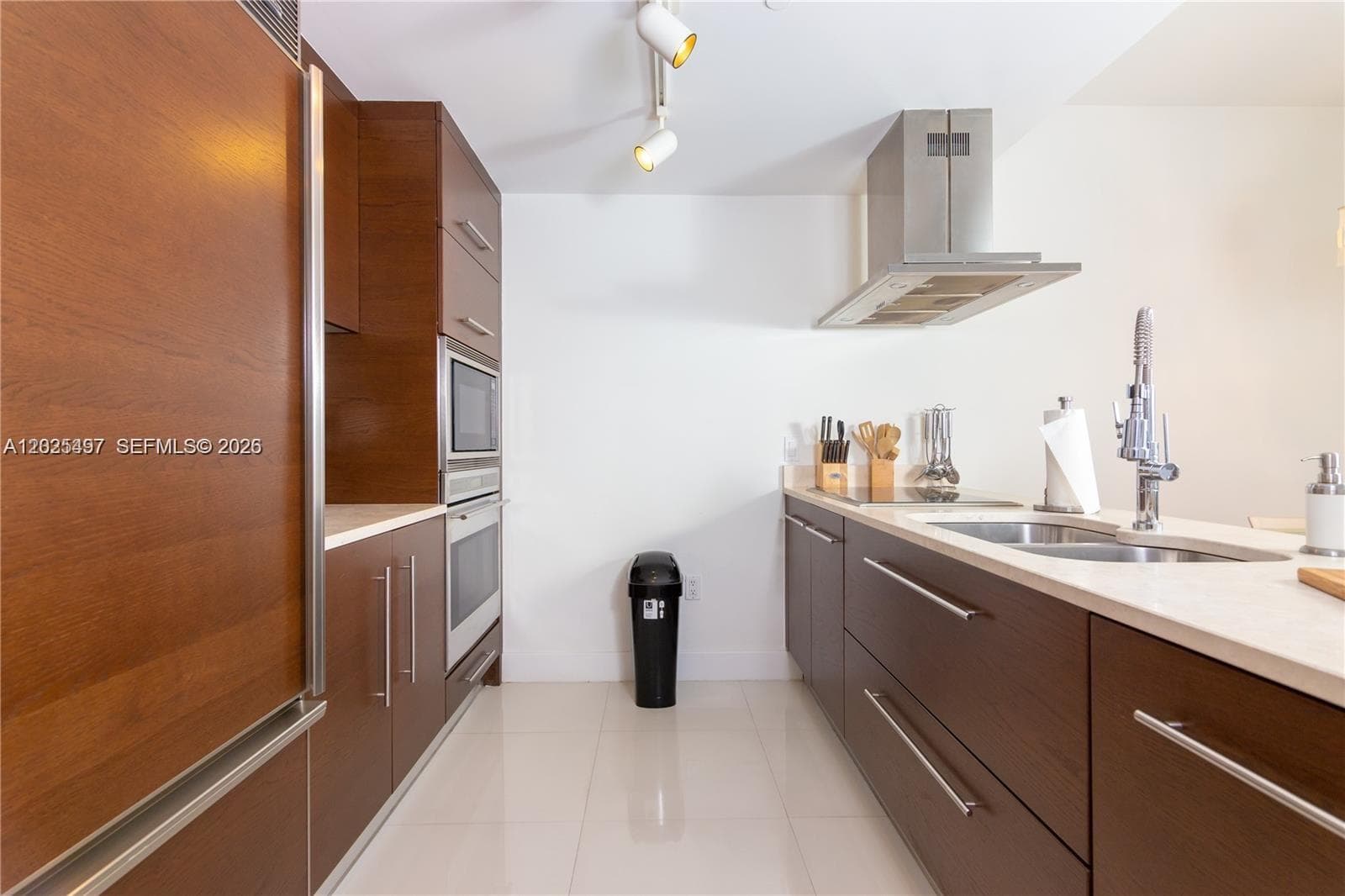 485 Brickell Ave 2006 photo 6