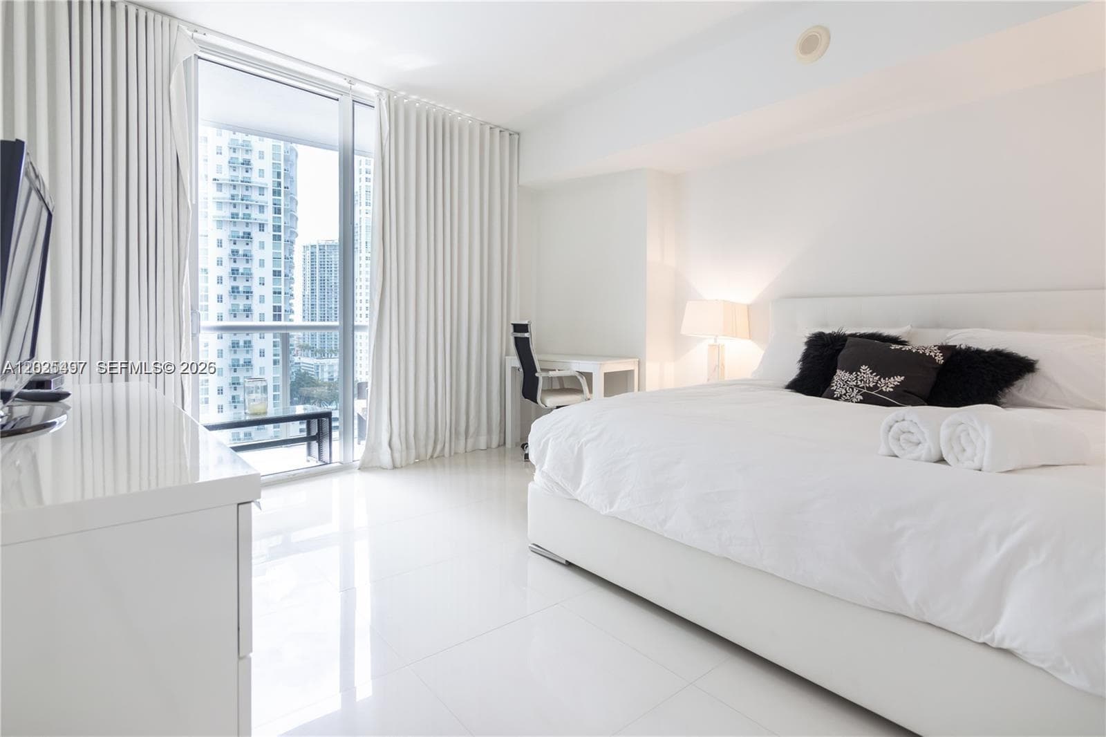 485 Brickell Ave 2006 photo 24