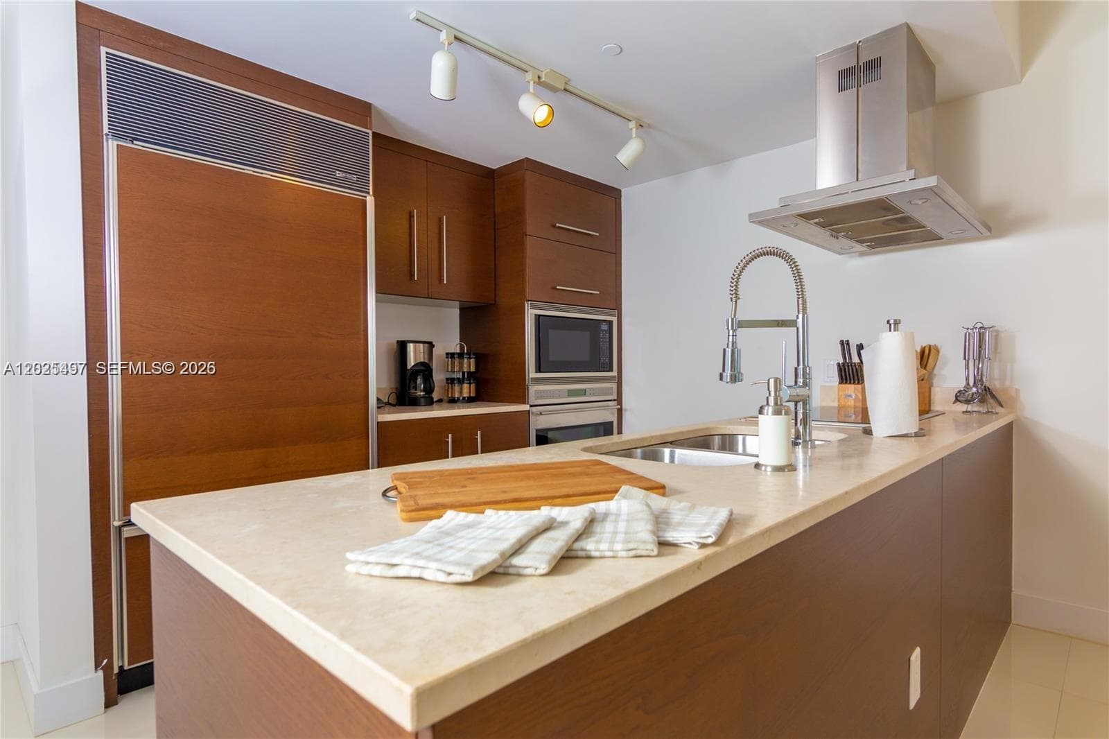 485 Brickell Ave 2006 photo 10