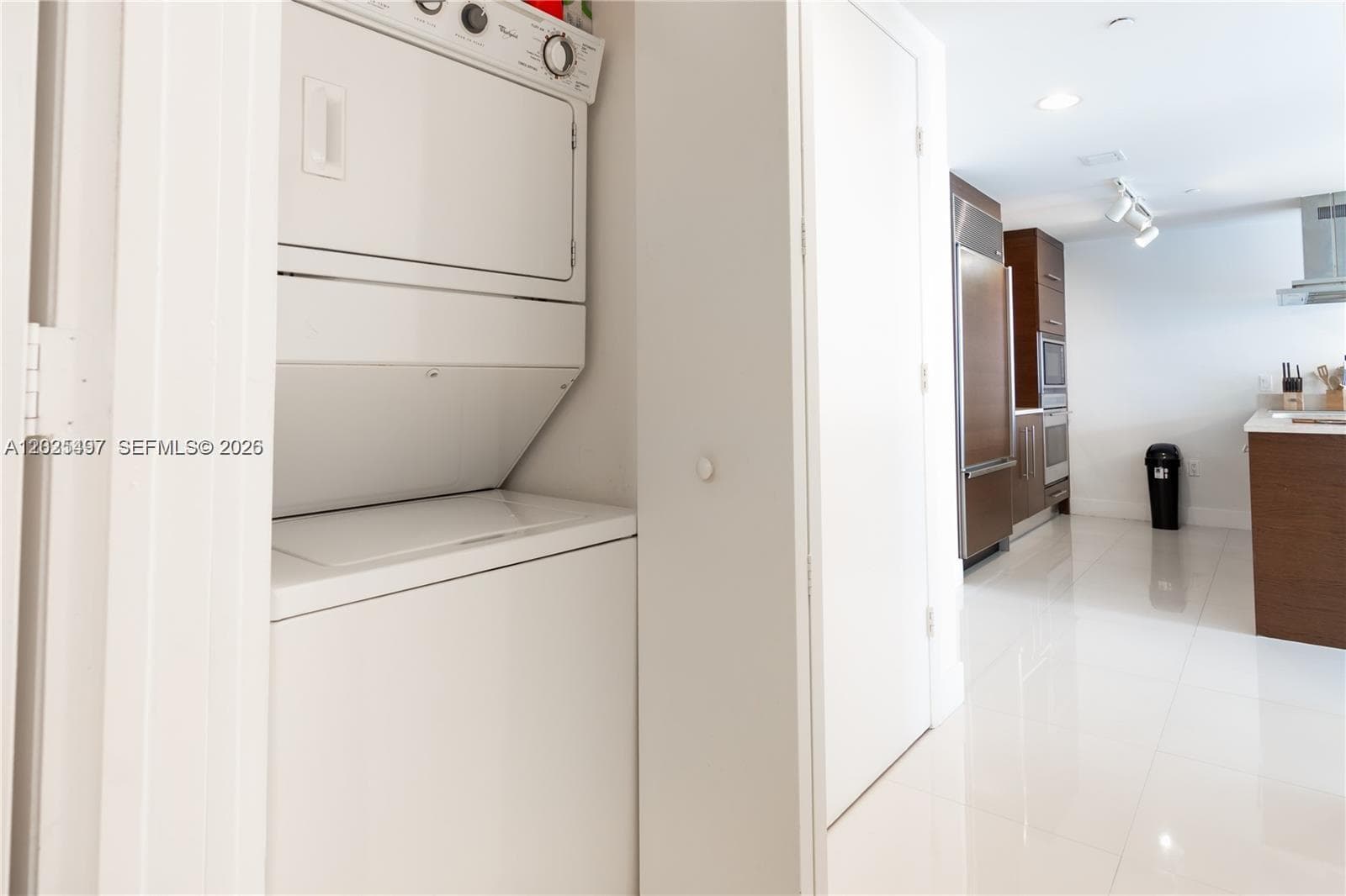 485 Brickell Ave 2006 photo 19
