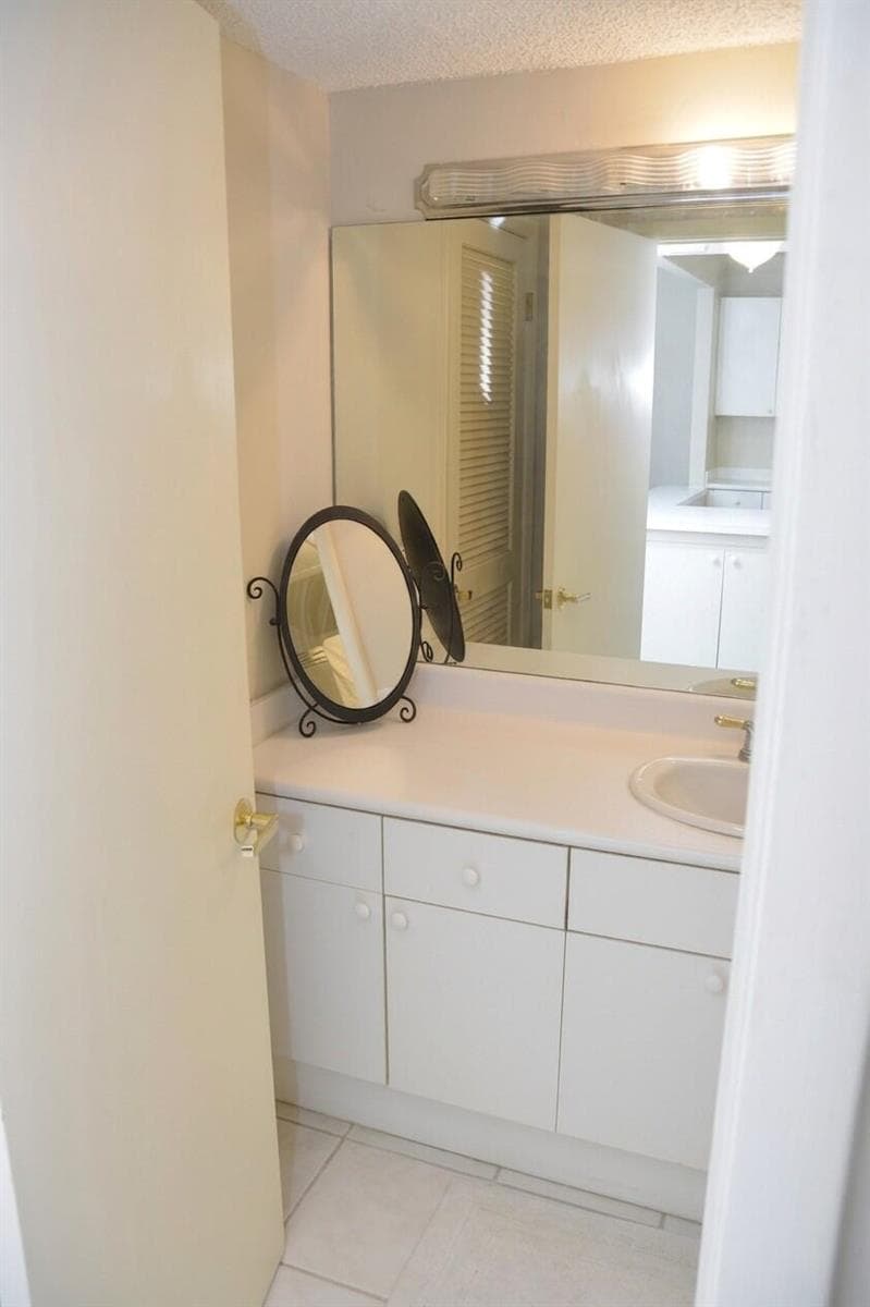 2301 Collins Avenue 336 photo 5