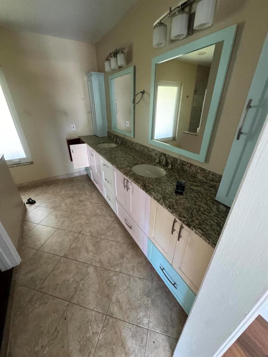 2800 NE 57th Court photo 6