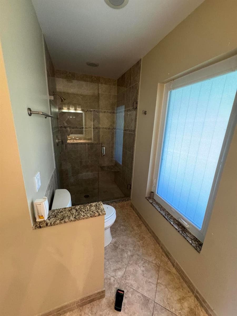 2800 NE 57th Court photo 8
