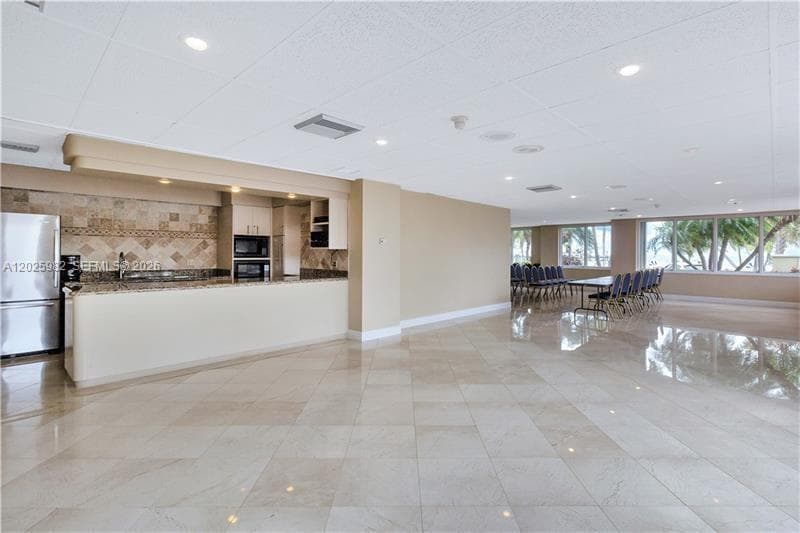 111 N Pompano Beach Blvd 909 photo 22