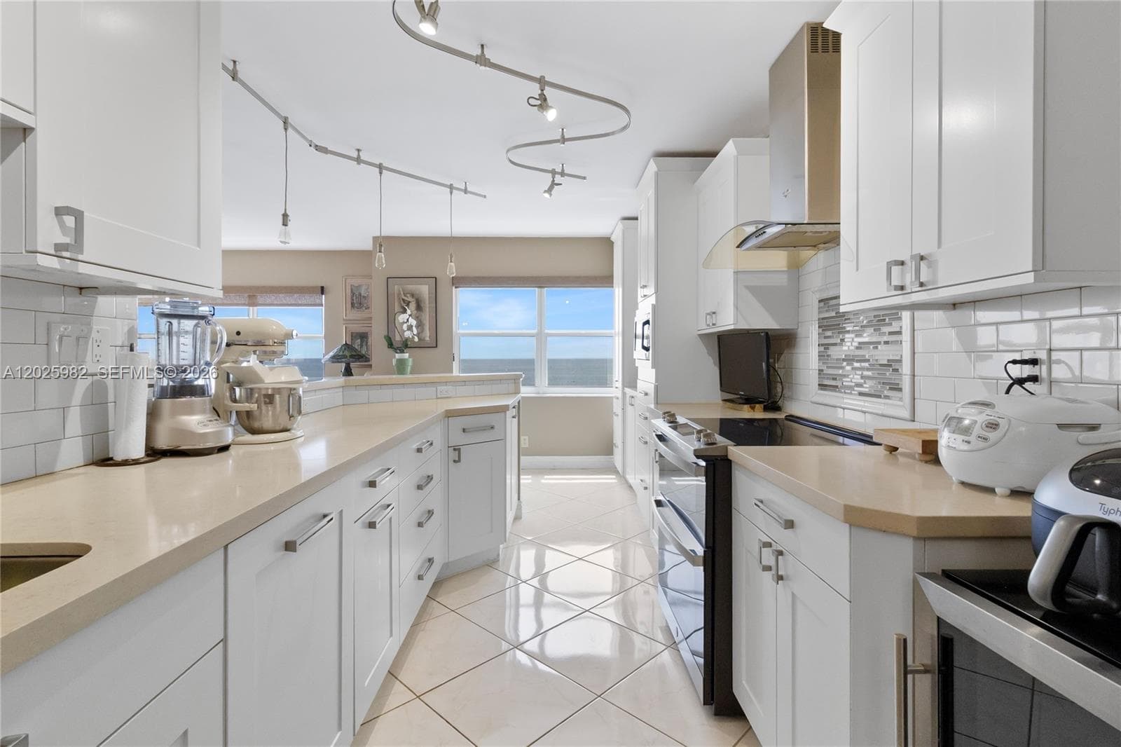 111 N Pompano Beach Blvd 909 photo 8
