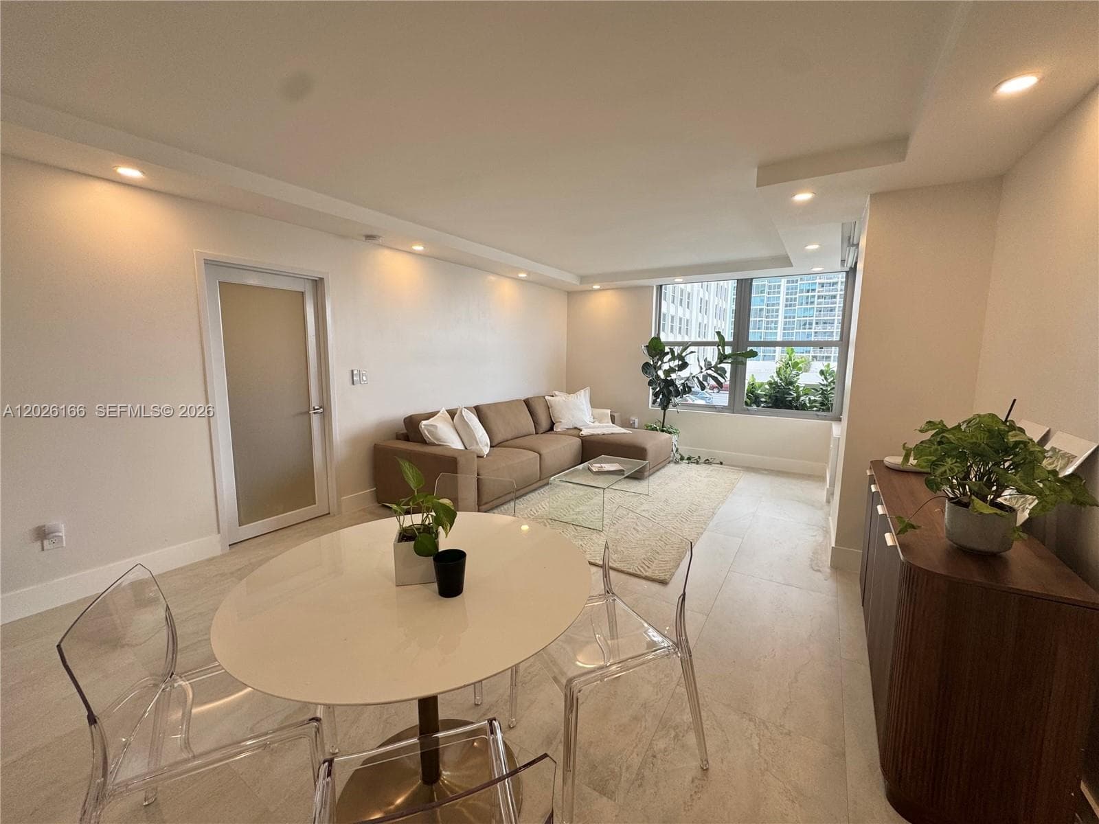 2899 Collins Ave 424 photo 2