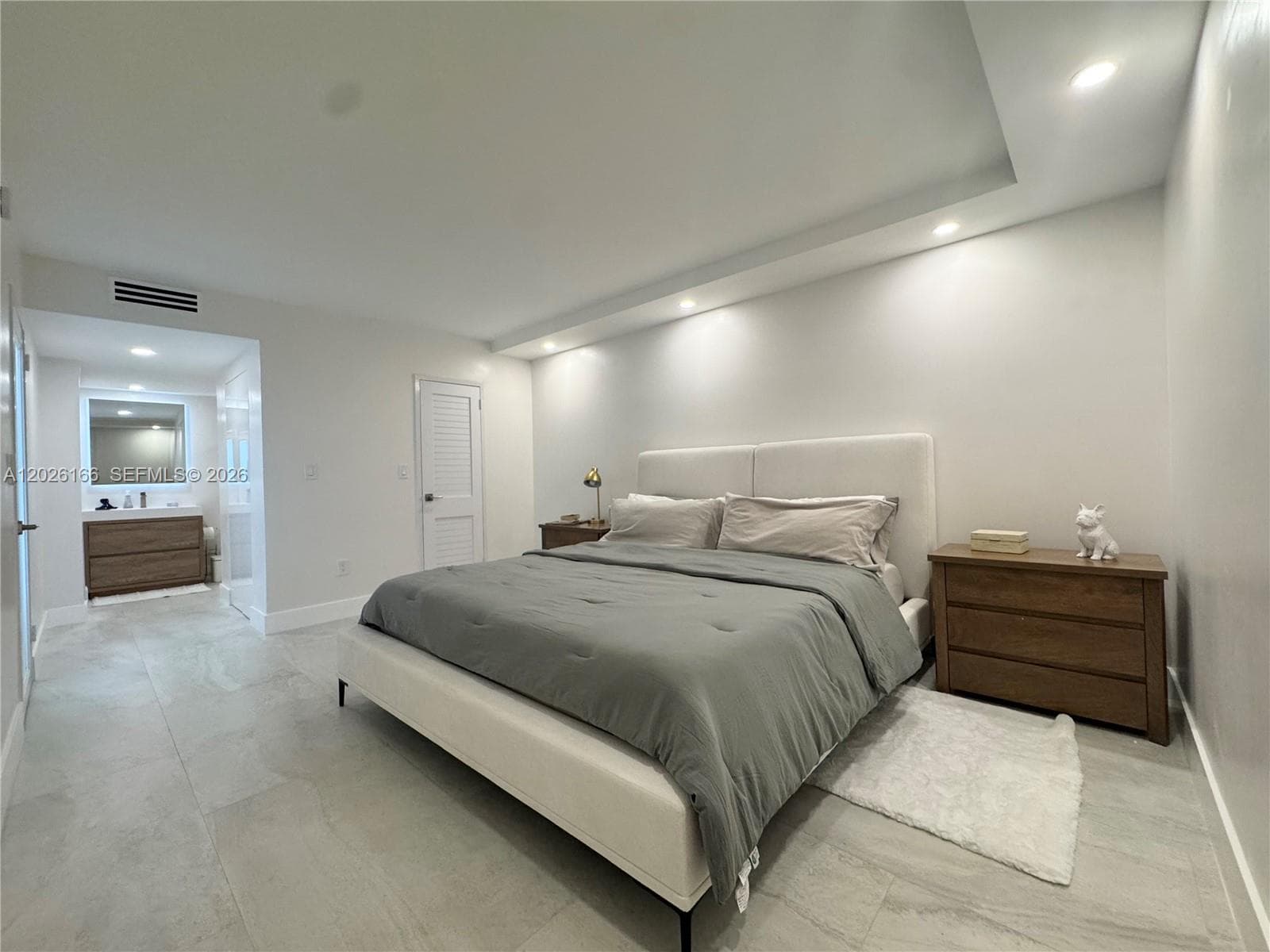 2899 Collins Ave 424 photo 7