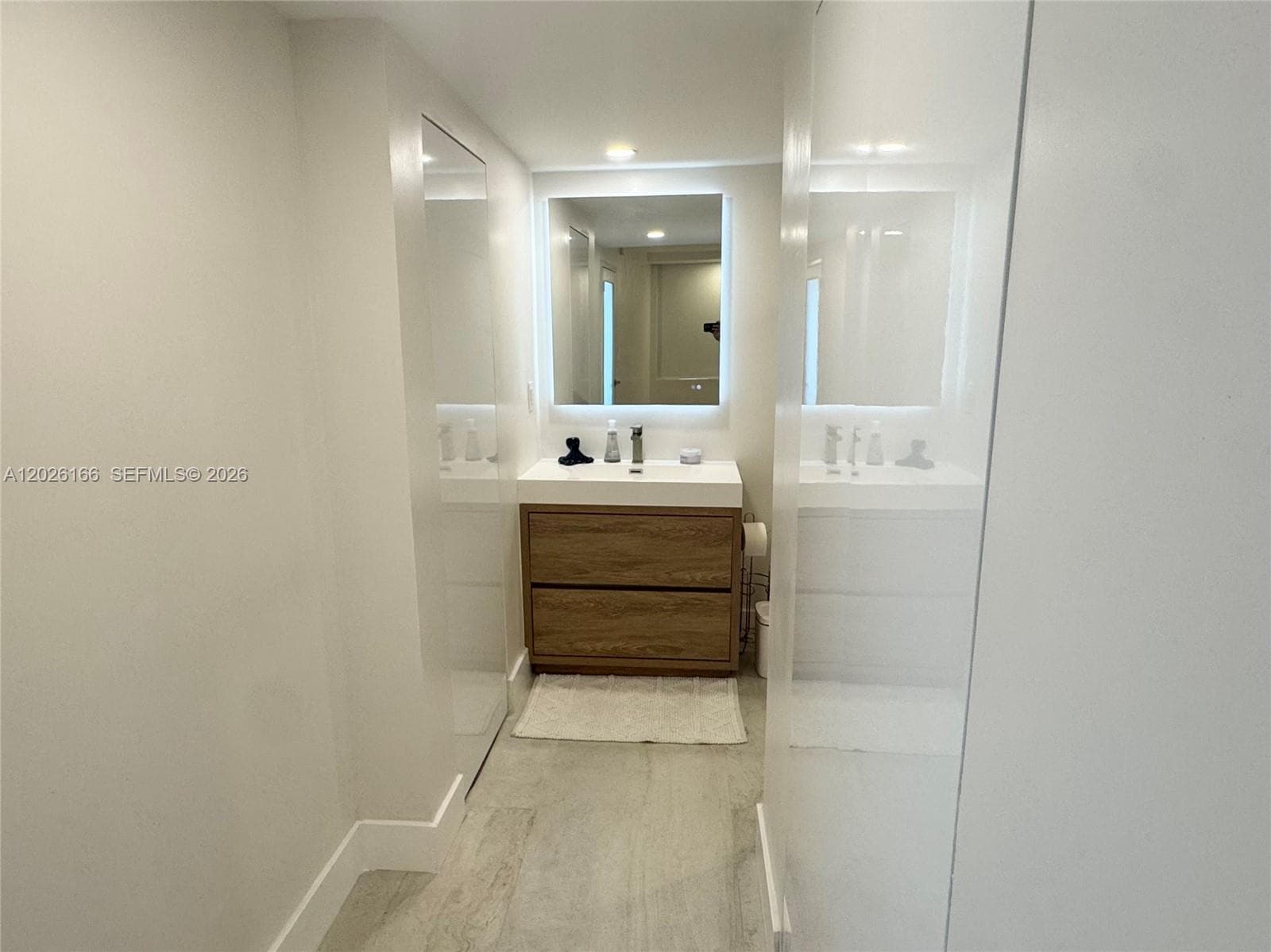 2899 Collins Ave 424 photo 9