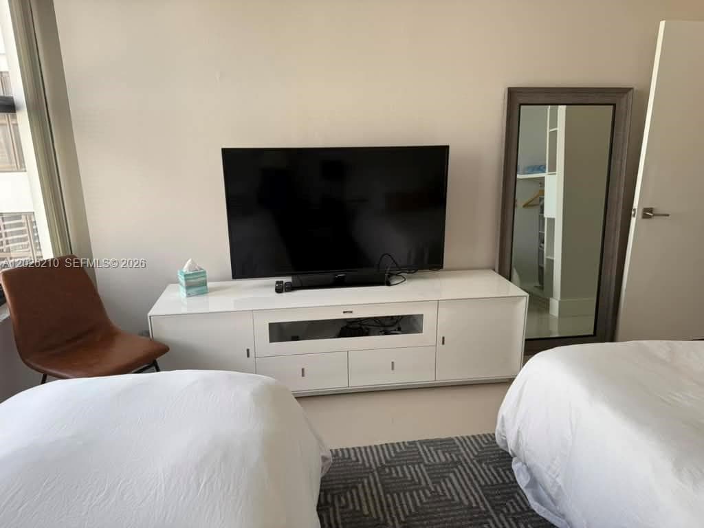 2500 Parkview Dr 2518 photo 9