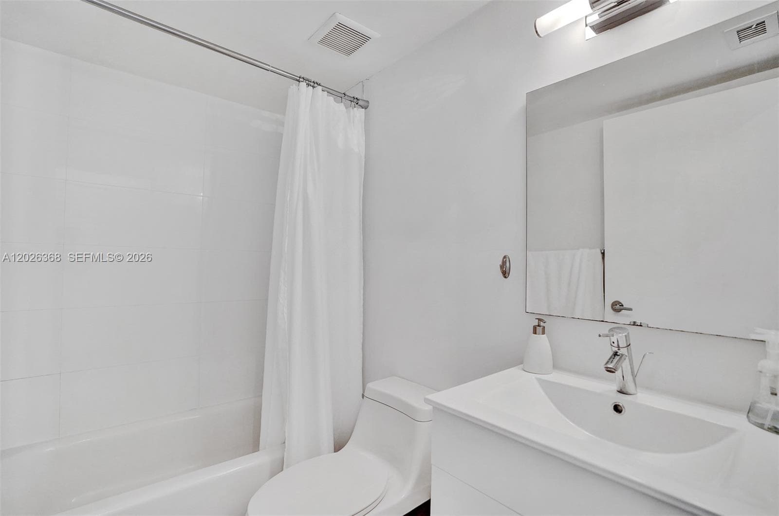 6767 Collins Ave 408 photo 9