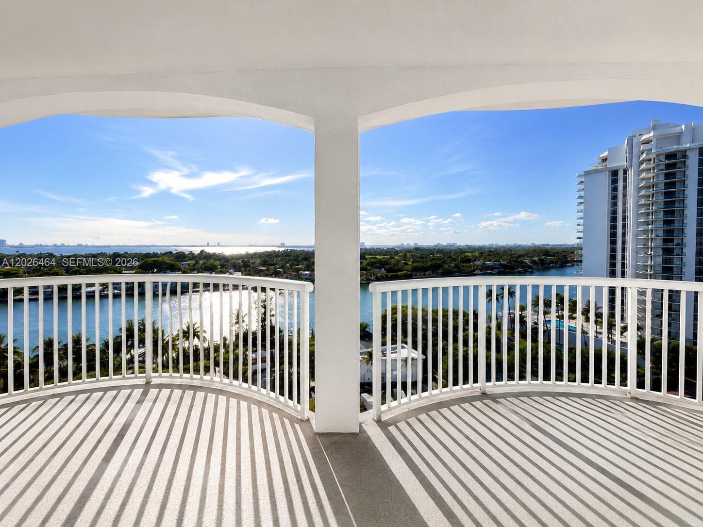 5401 Collins Ave 1022 photo 2