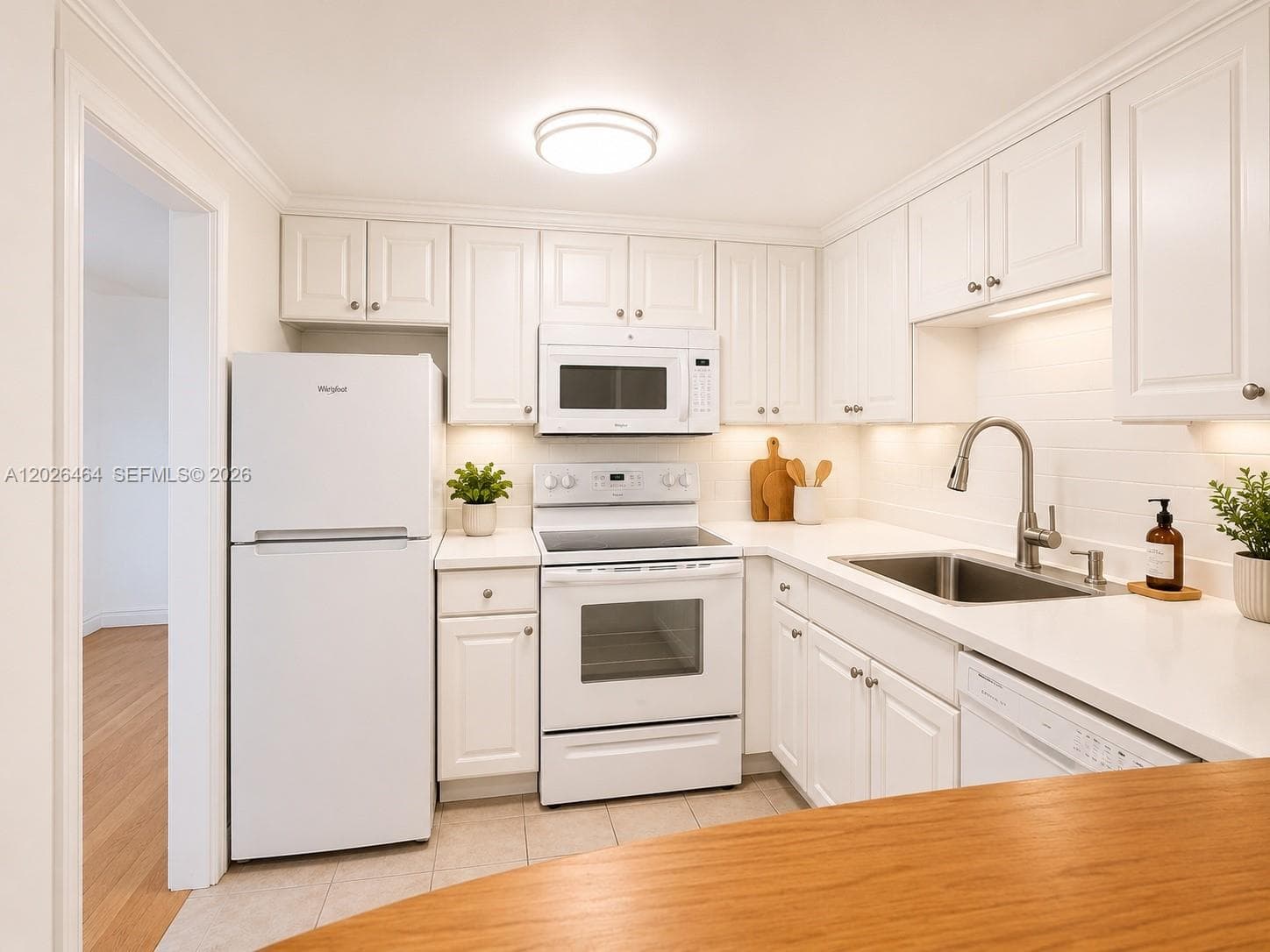 5401 Collins Ave 1022 photo 8