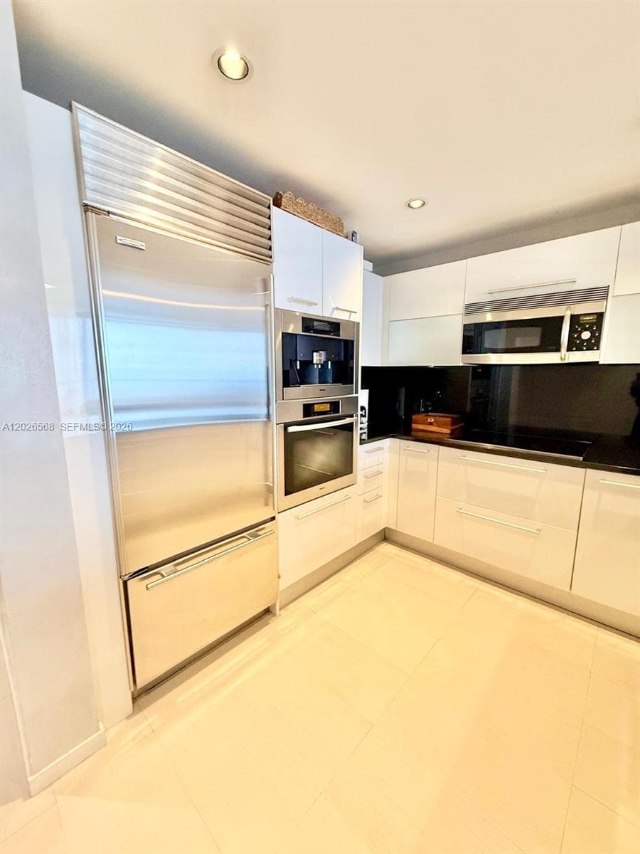17121 Collins Ave 1207 photo 4