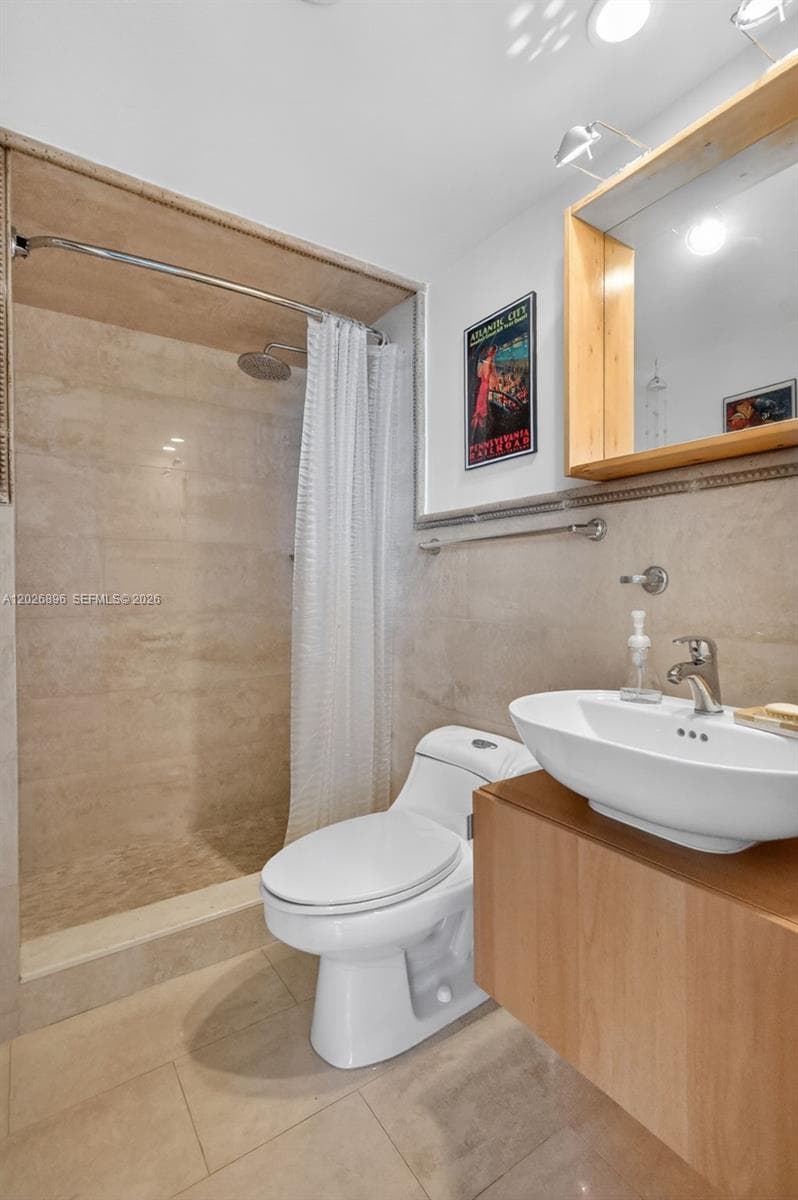 7135 Collins Ave 1124 photo 20