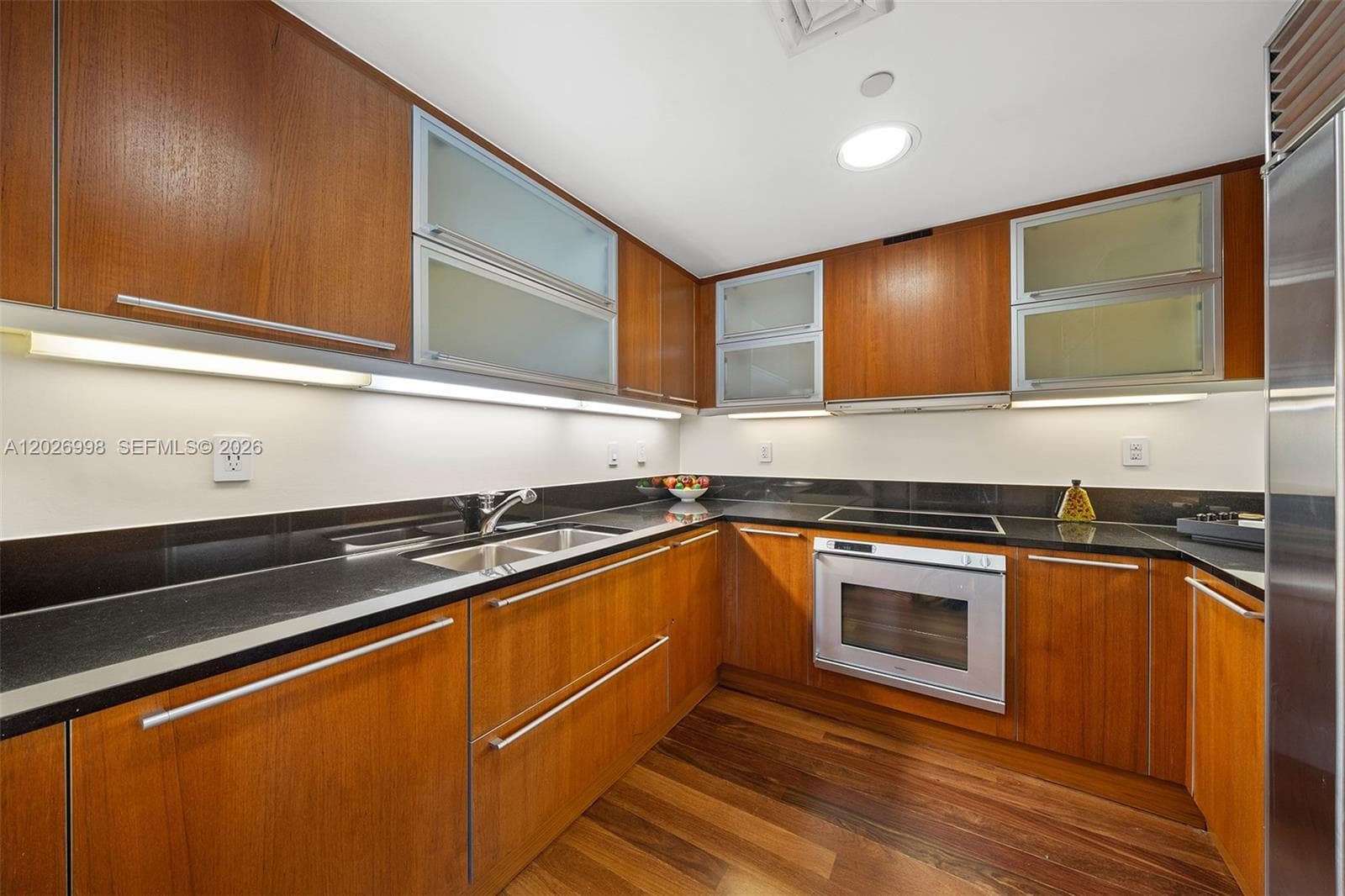 101 20th St 2404 photo 14