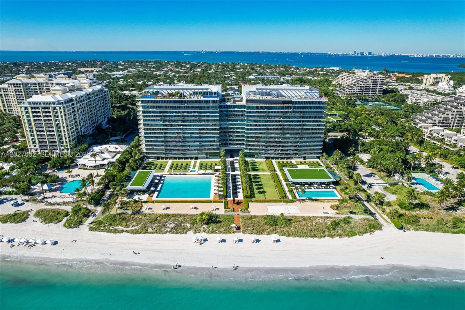 350 Ocean Dr LPH2N photo 2