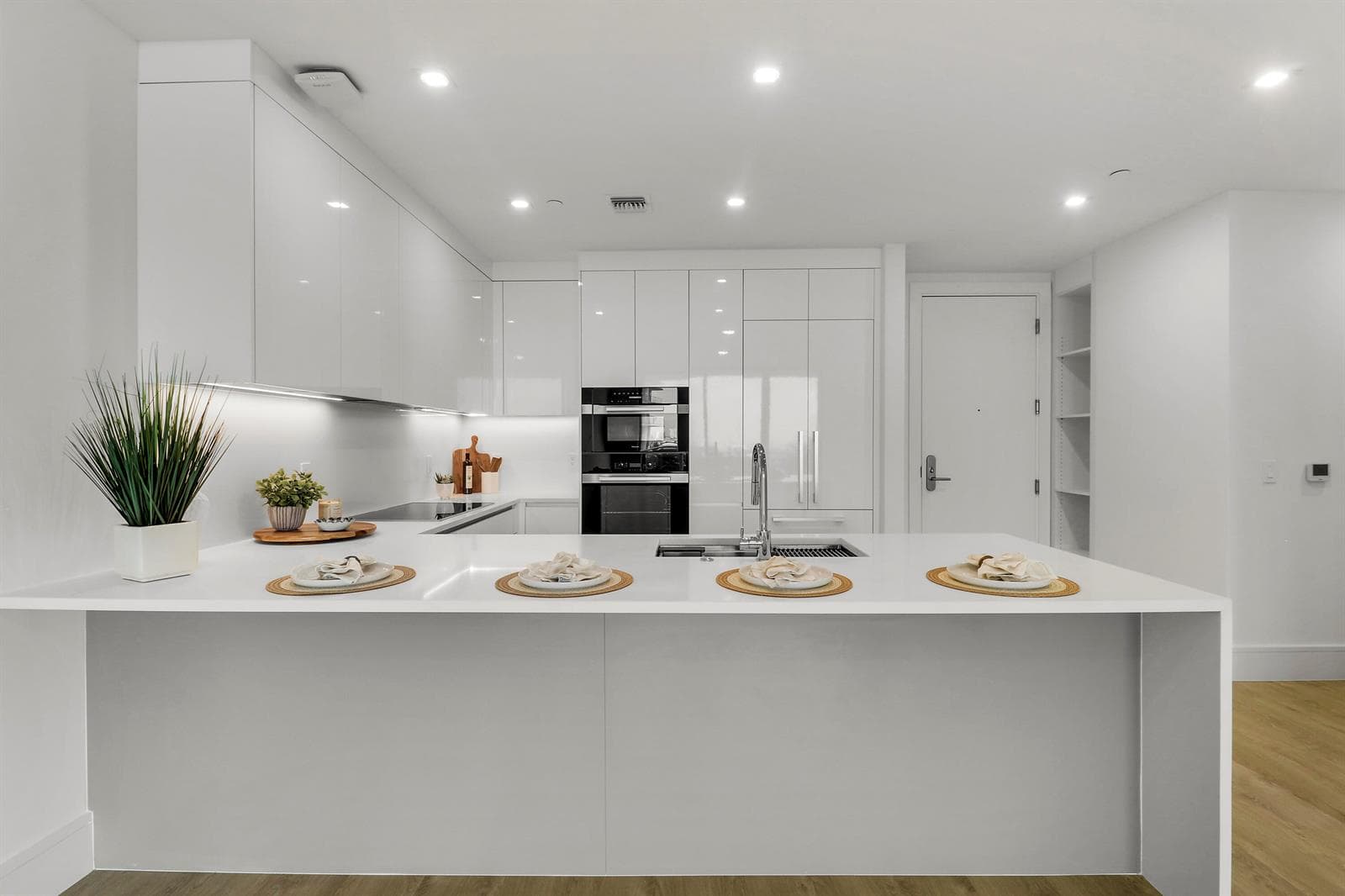 220 Lake Shore Drive 815 photo 2