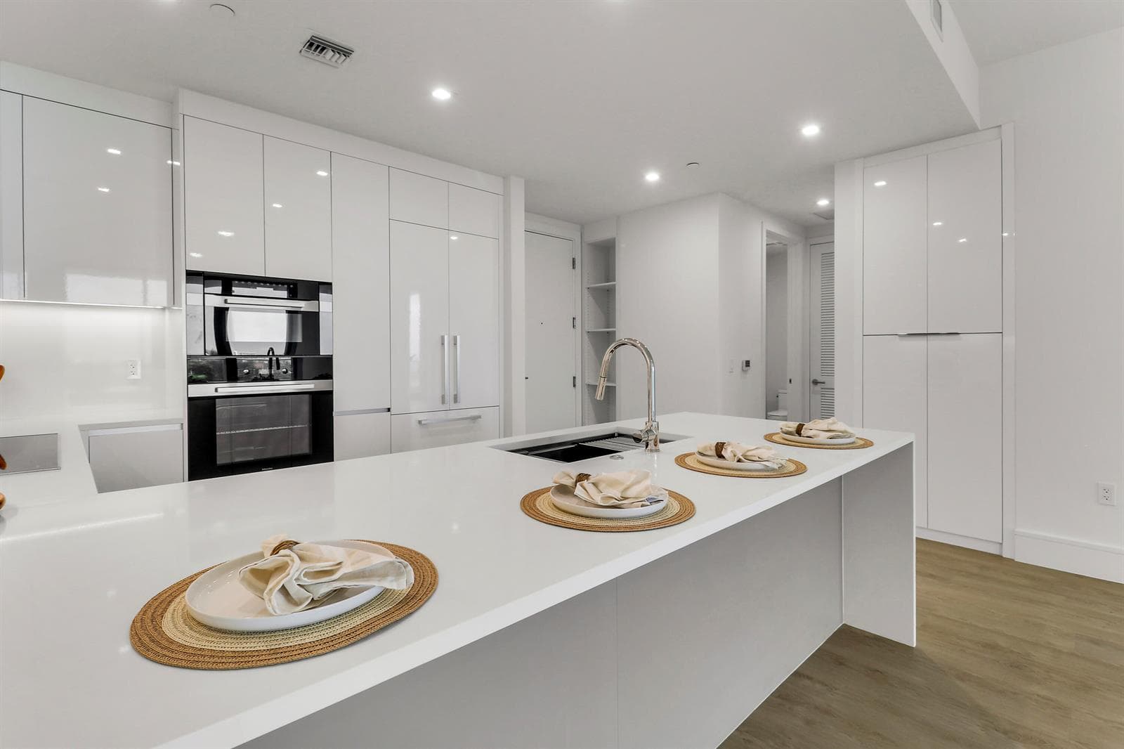 220 Lake Shore Drive 815 photo 6